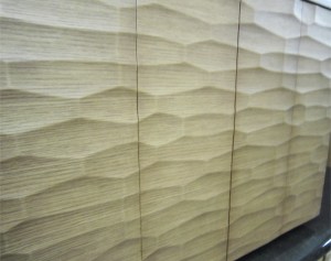 モダン仏壇では立体的なデザインの扉が印象的でした。今年はこの路線が注目かもしれません!!