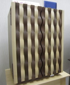 ミニサイズ、そして国産、そして注目のデザイン!!ミニ仏壇専門店としてイチオシの新作にしたいと考えています。