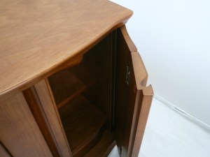 随所にみられる、やわらかな曲線。 全体のイメージが優しいのは こういった細部の曲線から あふれでるものなのかもしれません。