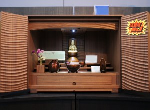 ワイドサイズですが 高さは控えめ。 だから圧迫感もなく ワイドだからお仏壇としての 機能性もとても高い商品。 