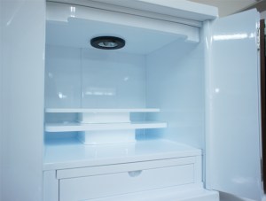 ただ、ただひたすら 真っ白… 真っ白すぎて青みがかるほど。 シンプルなデザインとコンパクトなサイズで これこそ望まれそうなお仏壇です。 ■本商品は超新作商品です。出荷可能時期は年内を予定していますが お急ぎの方はご相談ください。