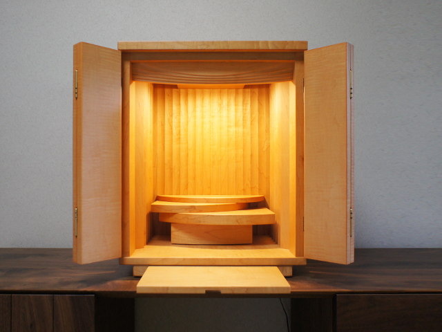 サイドからこぼれる灯りが素敵、国産仏壇テラ62％OFF!