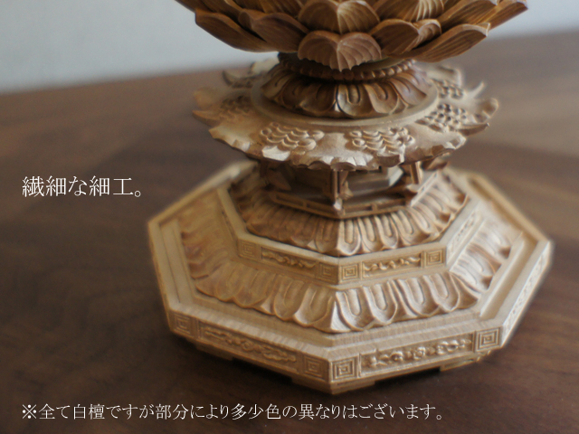 仏像の繊細な細工。ひとつひとつ丁寧に仕上げられていますのでその価値は充分ご理解いただけるものです。